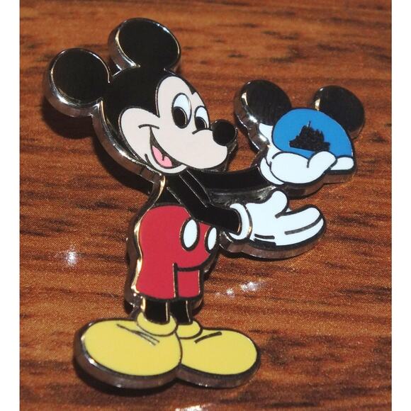 Disney Mickey Mouse Holding Mickey Silver Ears Hat 2009 Trading Pin #67009 - Picture 6 of 9